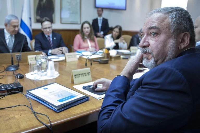 Ισραηλινός υπουργός Άμυνας: «Δεν υπάρχουν αφελείς στη λωρίδα της Γάζας – Oλοι συνδέονται με τη Χαμάς»